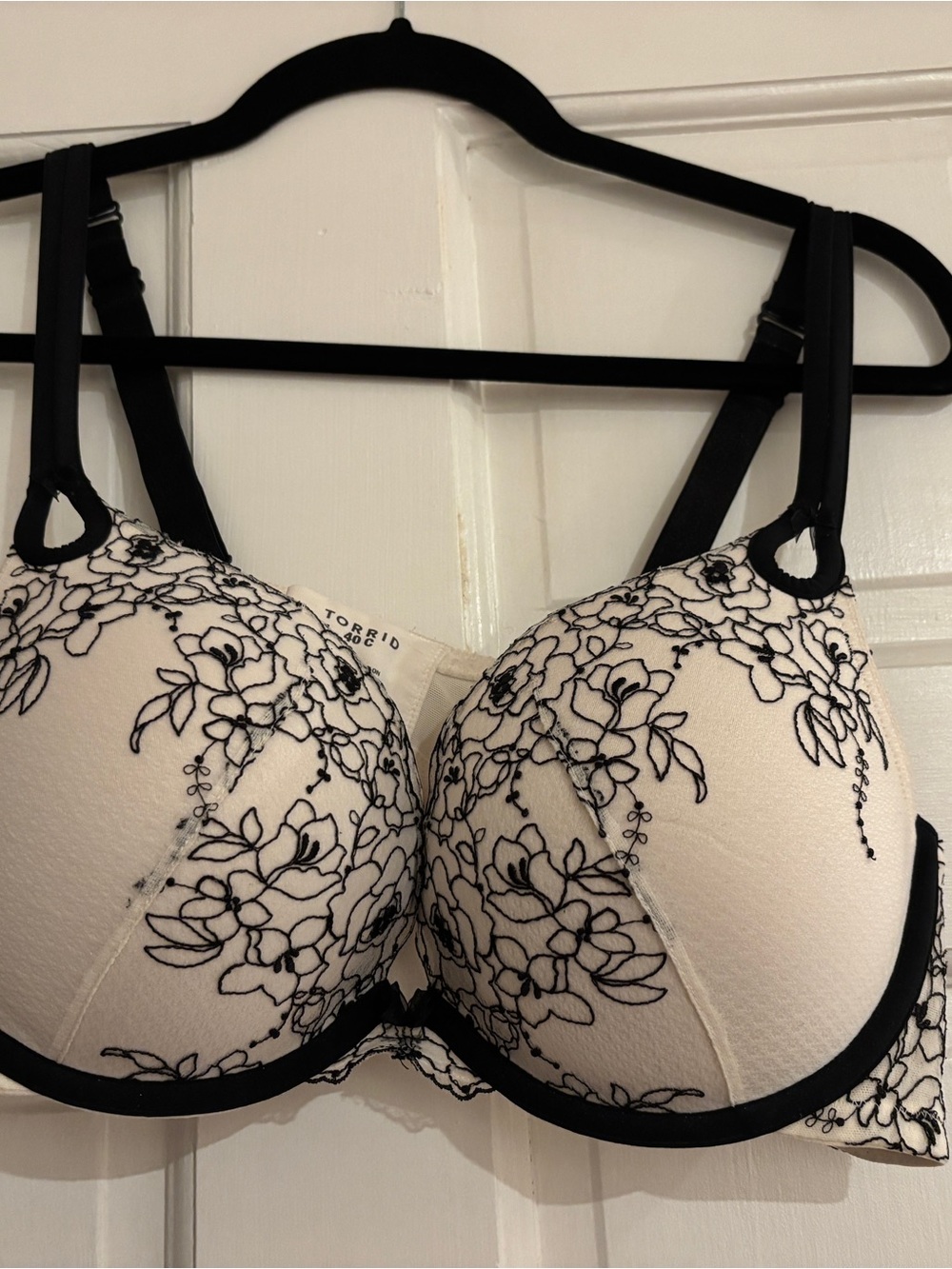 torrid Cream Bra with Black Floral Lace Embroidery